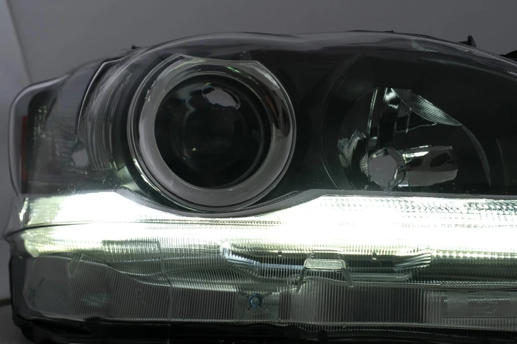 REFLEKTORY LAMPY PRZEDNIE LED LEXUS CT ZWA10 (2010-2016)