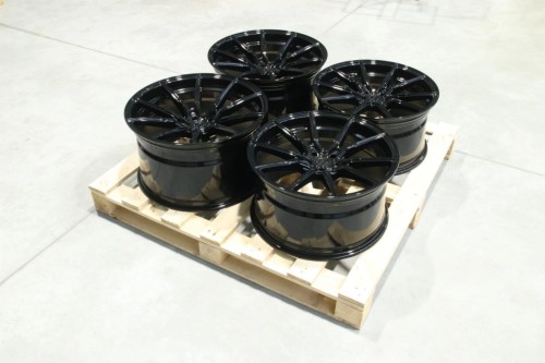 SET OF CVR4 19X10 ET20 + 20X11 ET20 5X112 GLOSS BLACK