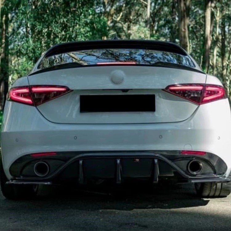 SPOILER QV STYLE CZARNY POŁYSK ALFA ROMEO GIULIA 15+