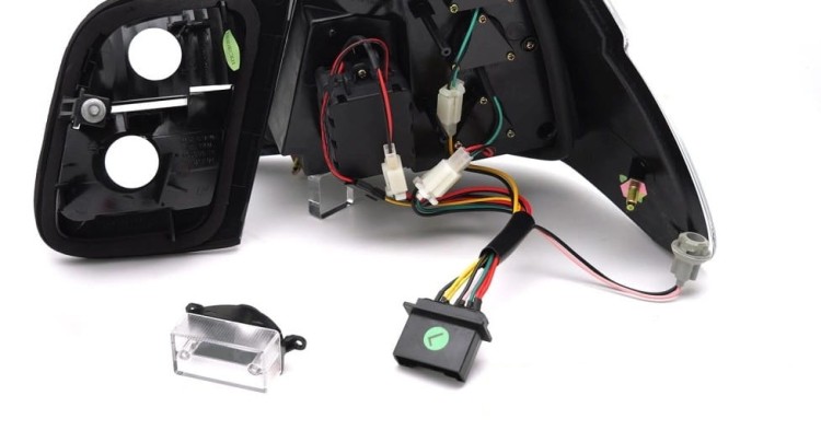 LAMPY TYLNE LIGHTS RED SMOKE BMW E46 98-01 SEDAN