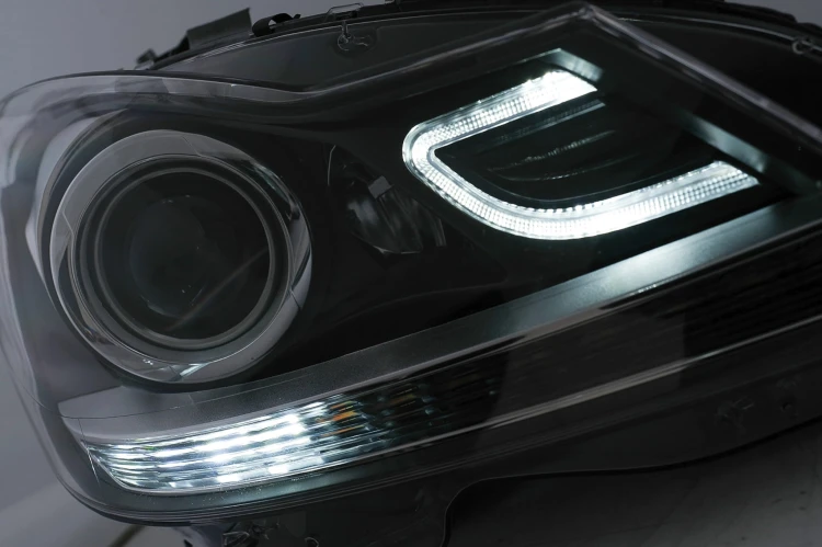 LAMPY PRZEDNIE REFLEKTORY LED MERCEDES C KLASA W204 S204 (11-14)