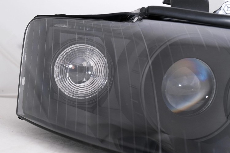 LAMPY PRZEDNIE REFLEKTORY AUDI A4 B6 (00-04)