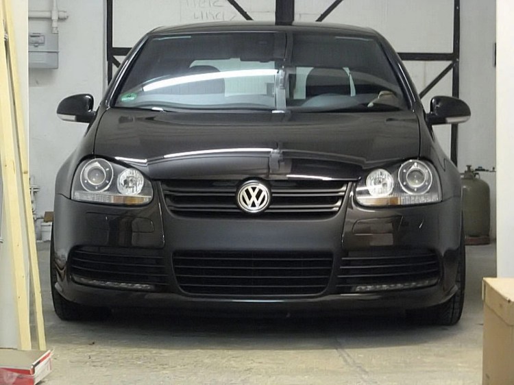 ZDERZAK PRZEDNI GRILL CZARNY POŁYSK VW GOLF V 5 (03-07) JETTA (05-10) R32