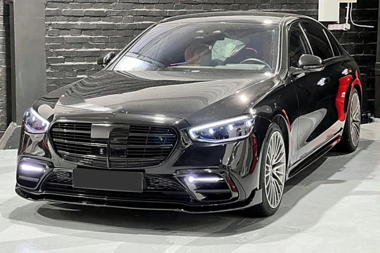 KRATKI PRZEDNIEGO ZDERZAKA + LED MERCEDES S KLASA W223 20-26 B-DESIGN