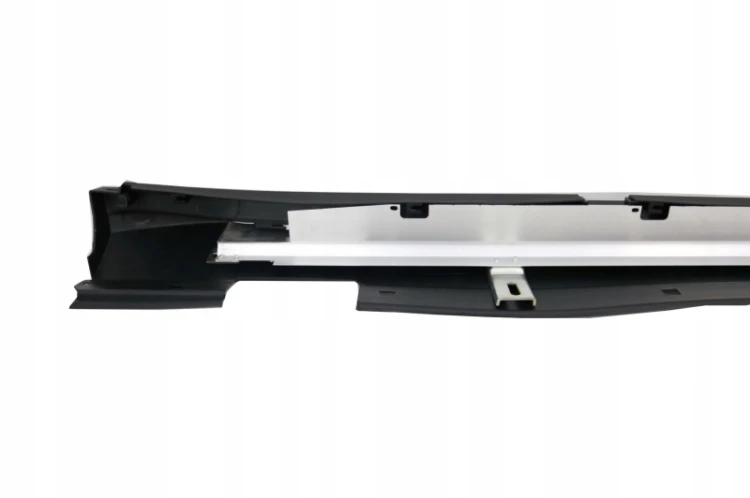 STOPNIE PROGOWE PROGI MERCEDES GLA X156 (14-20)